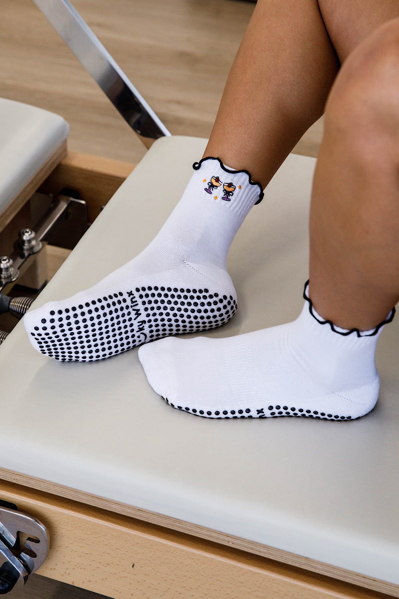 Frilly Champers Grip Socks-Cheeky Winx