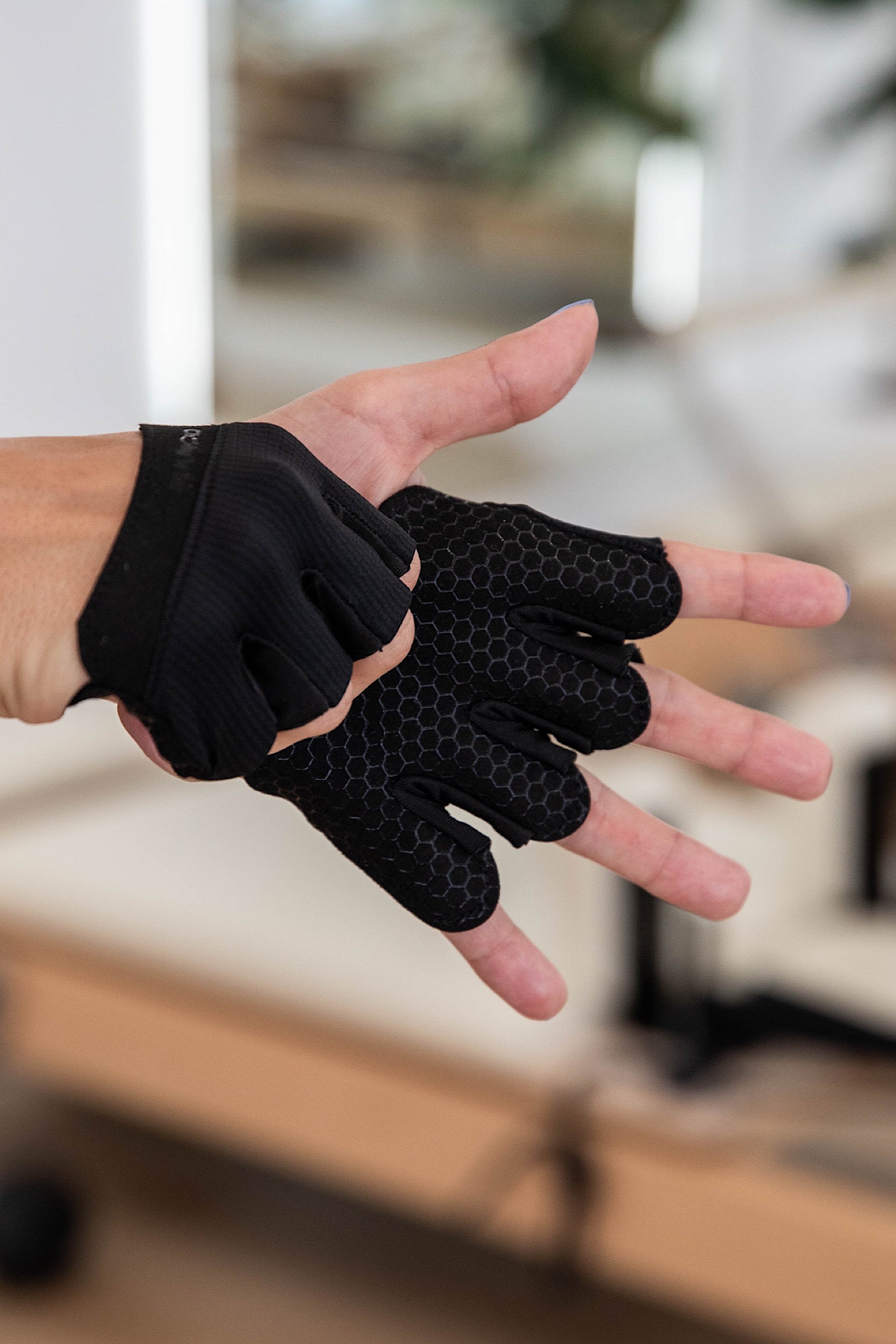 Black Barely There Gym Gloves