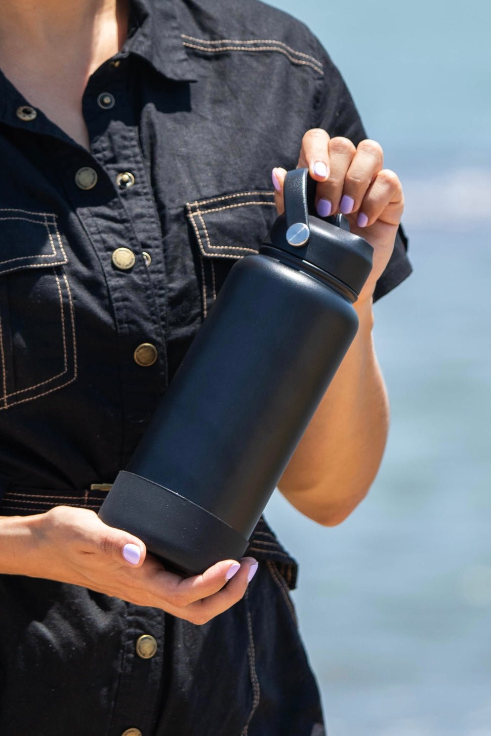 Black Thermal Water Bottle 950ml + FREE silicone bumper - Cheeky Winx