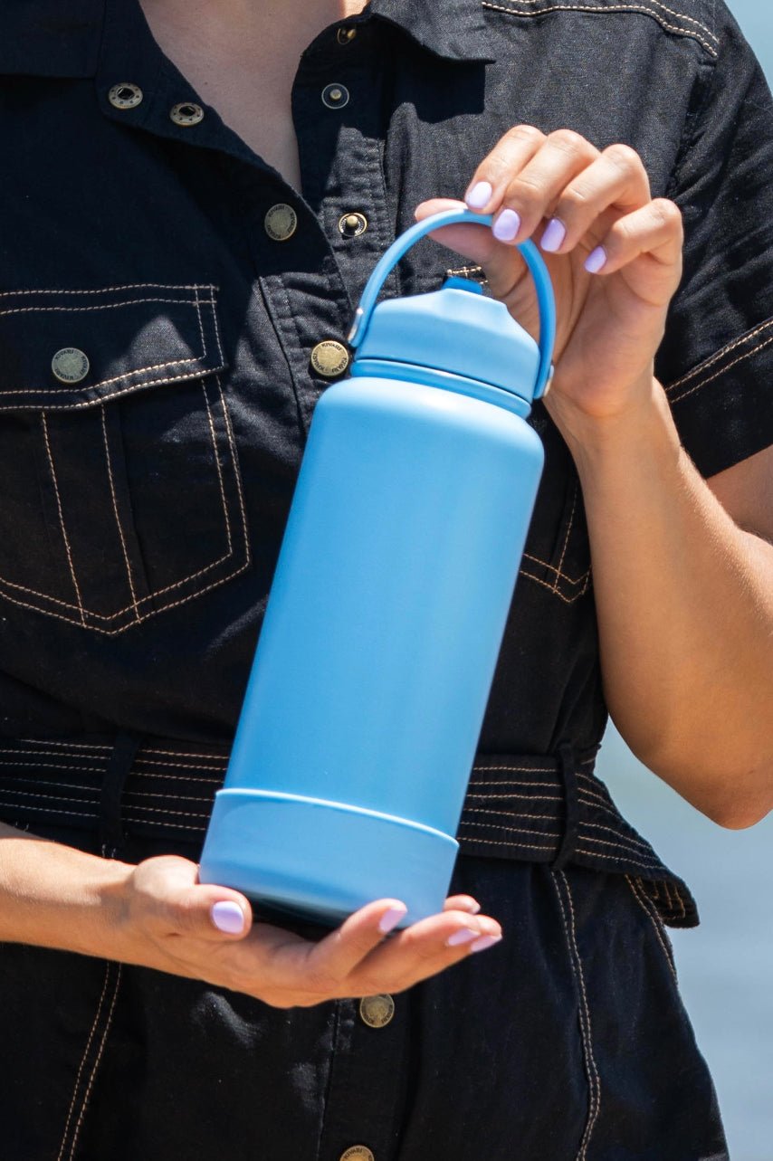 Blue Thermal Water Bottle 950ml + FREE silicone bumper - Cheeky Winx